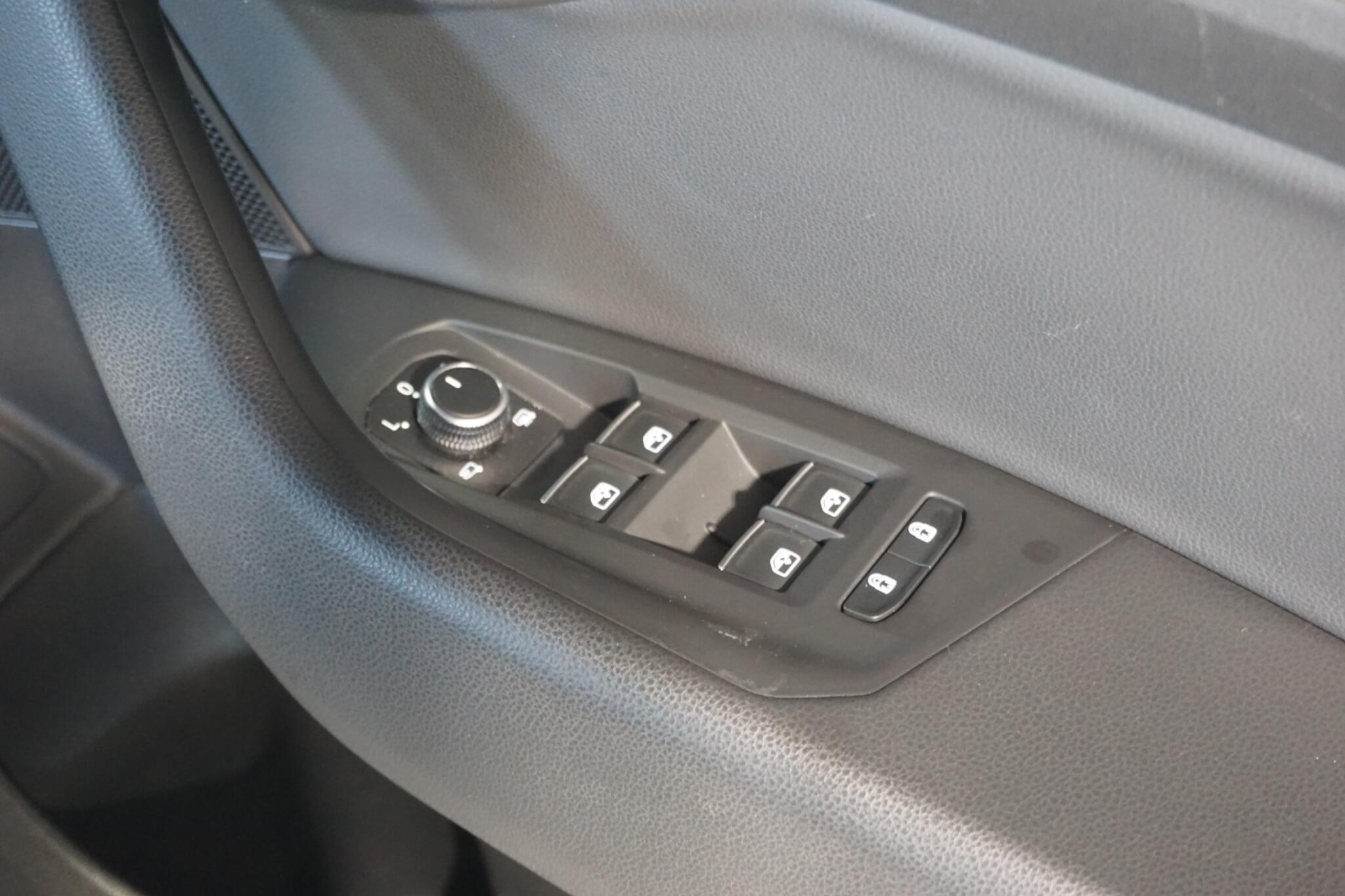 Volkswagen Touareg 3.0 TDI V6 Black Edition SUV 5dr Diesel Tiptronic 4Motion Euro 6 (s/s) (286 ps)